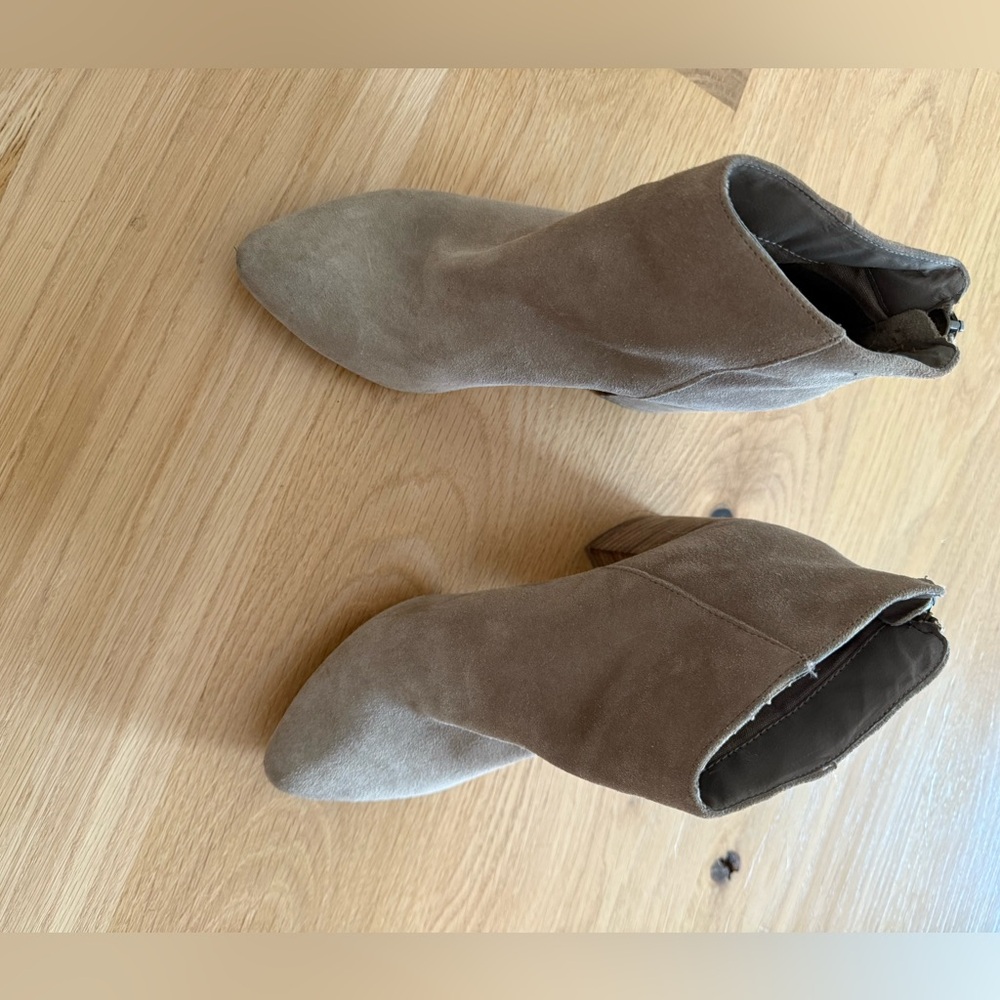 Steve Madden Bootie in Tan Suede with a Back Zipper, Low Heel and Pointed Toe